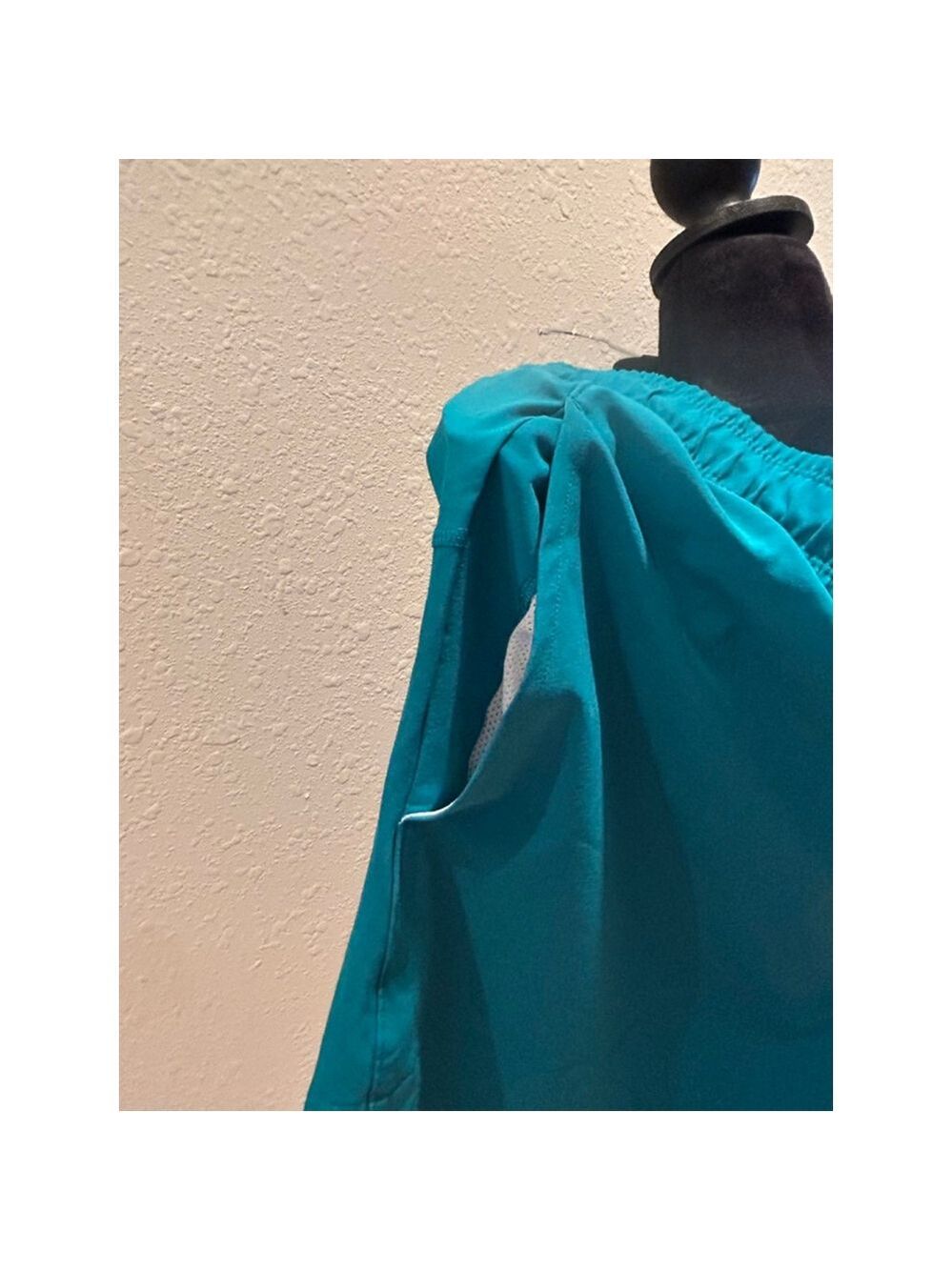 Women's All in Motion Teal Athletic Shorts 3X
Waist 46-51. Length 18.5 - Picture 7 of 7